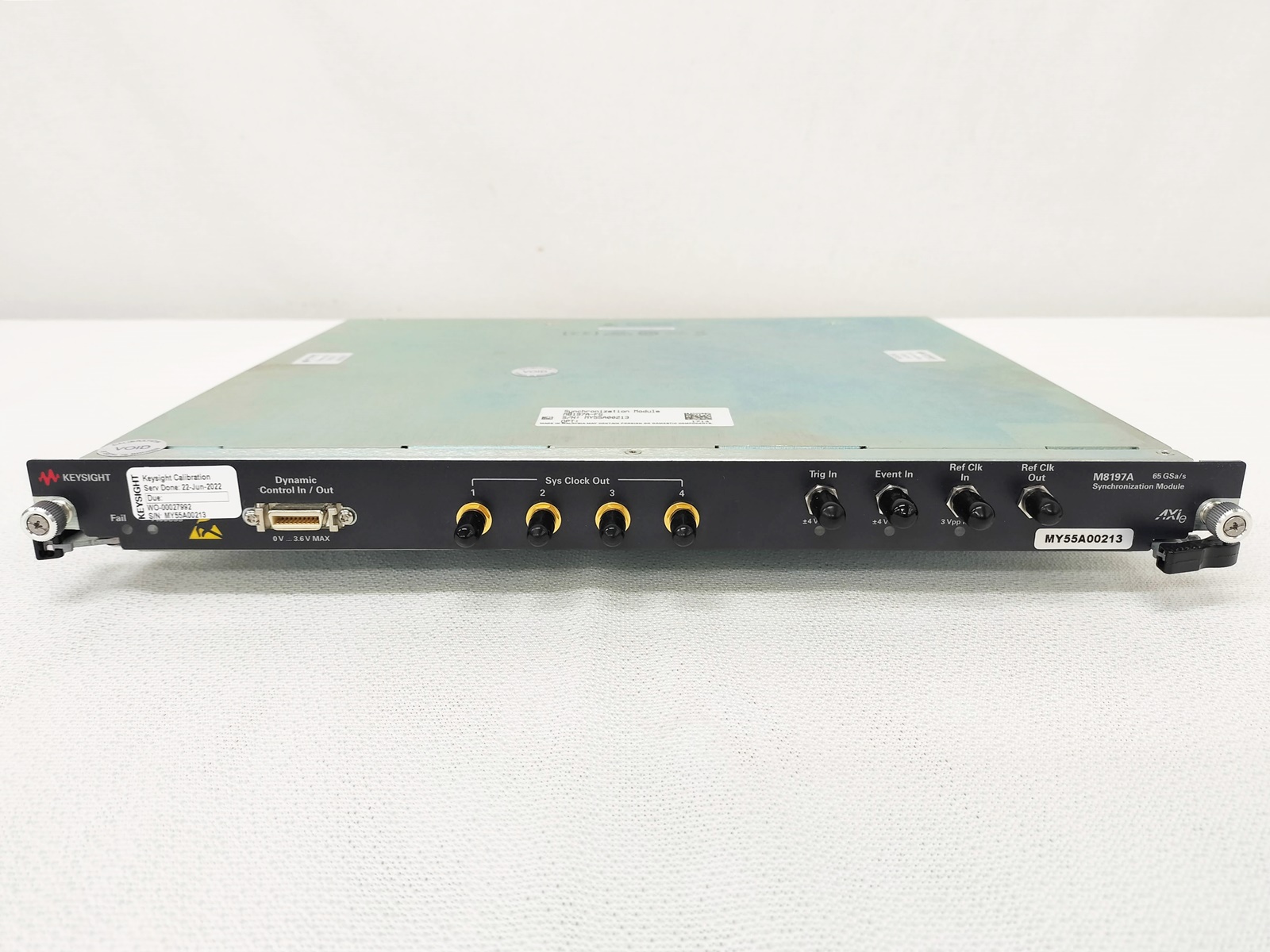 M8197AM8195A用マルチチャネル同期モジュール