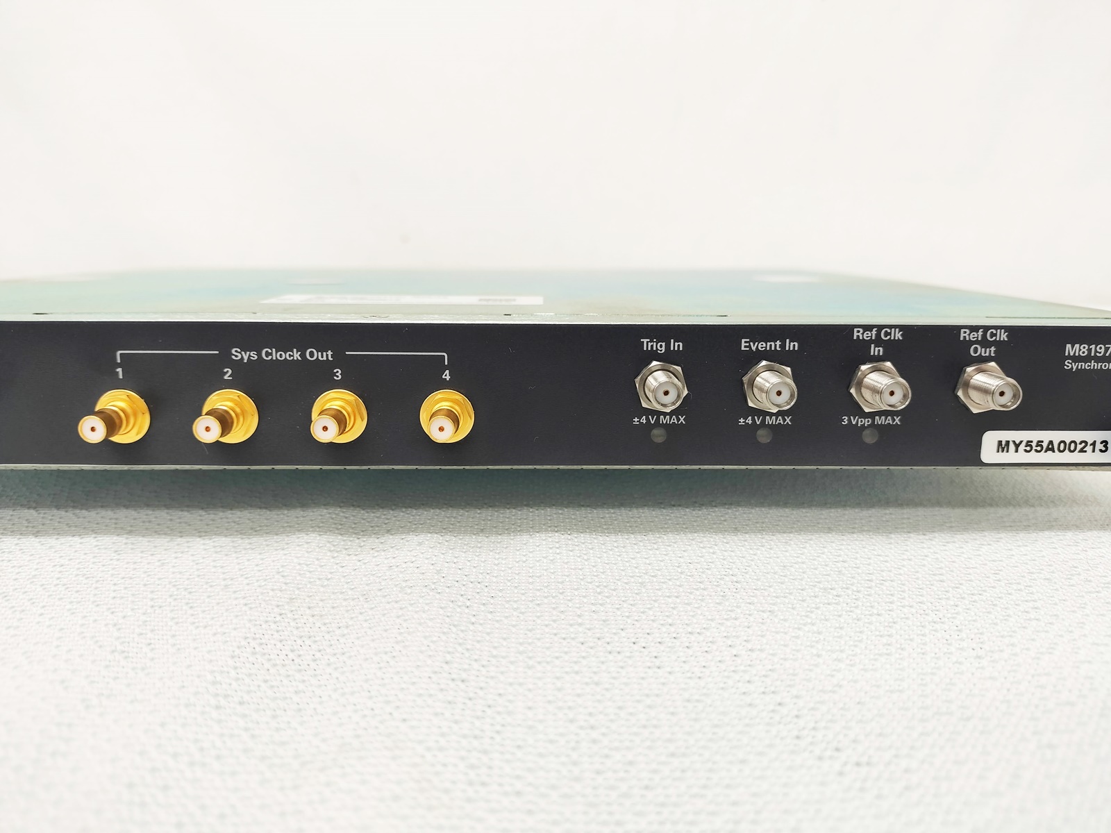 M8197AM8195A用マルチチャネル同期モジュール