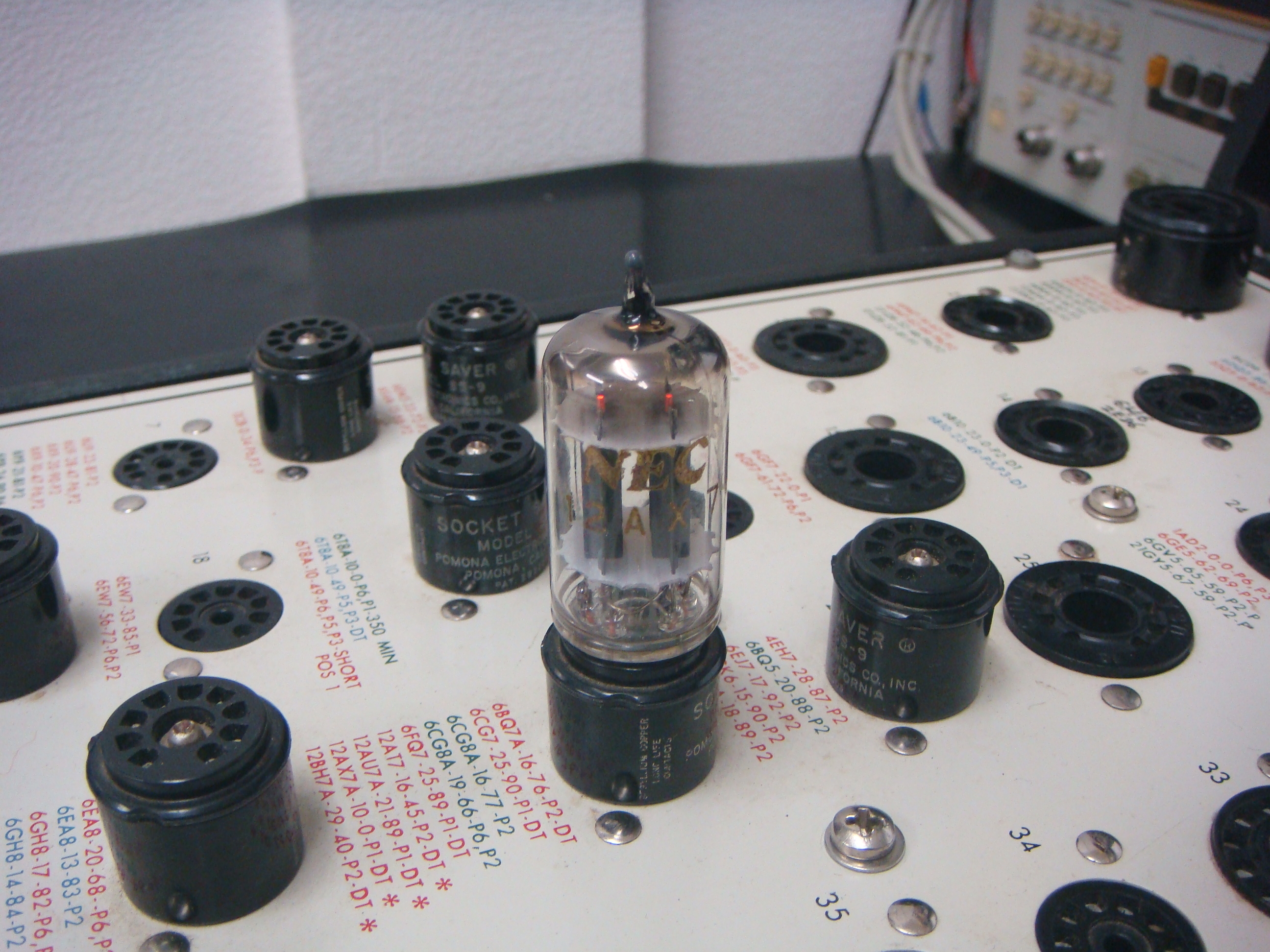 12AX7Twin Triode