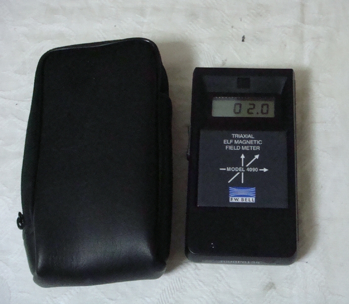 4090Triaxial ELF Magnetic Field Meter 磁束計