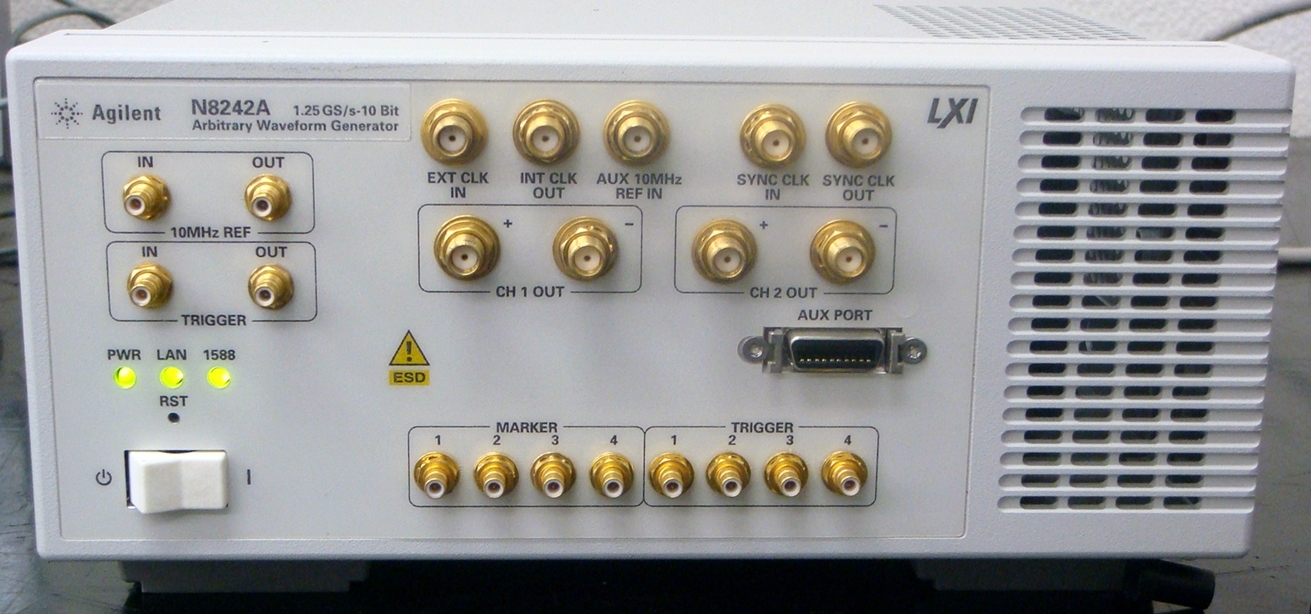 N8242A /125500MHz 1.25GS/s 10bit 2ch  Arbitrary Waveform Generator 