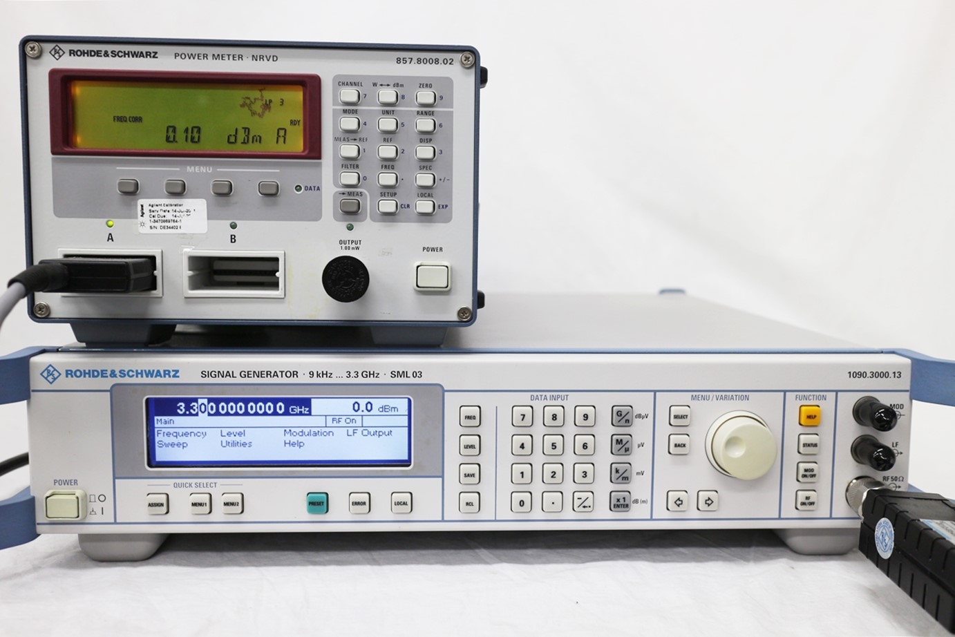 SML039kHz-3300MHz Signal Generator