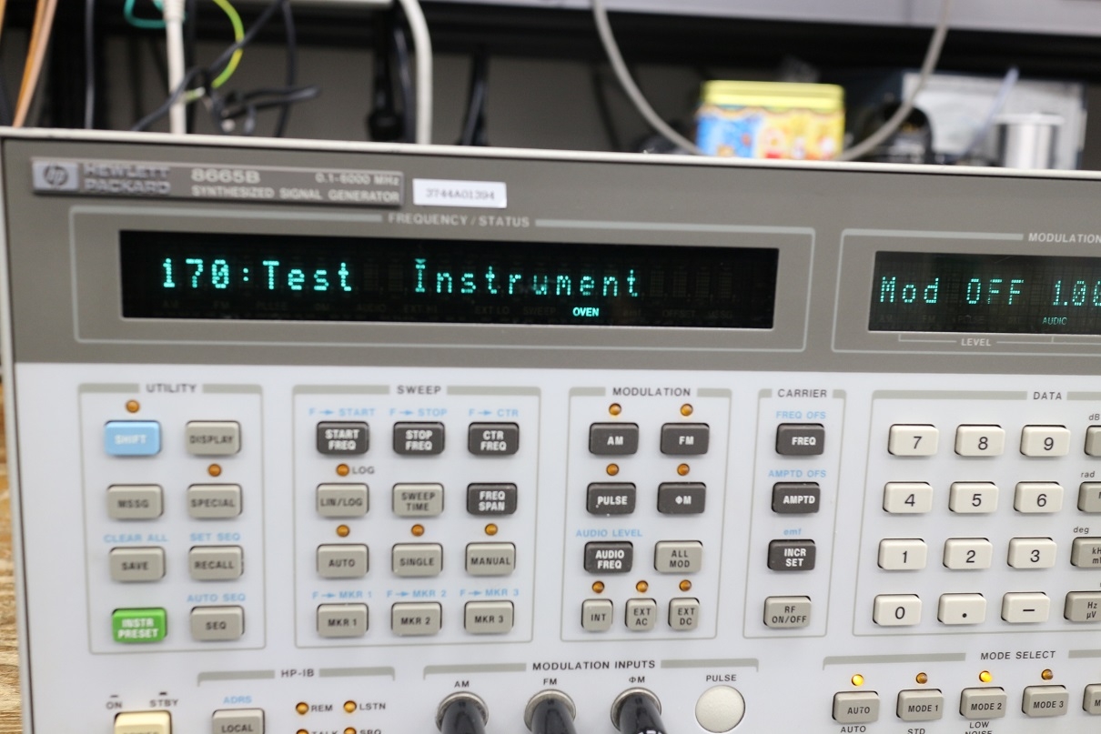 8665B /001/004100KHz -6GHz Signal Generator