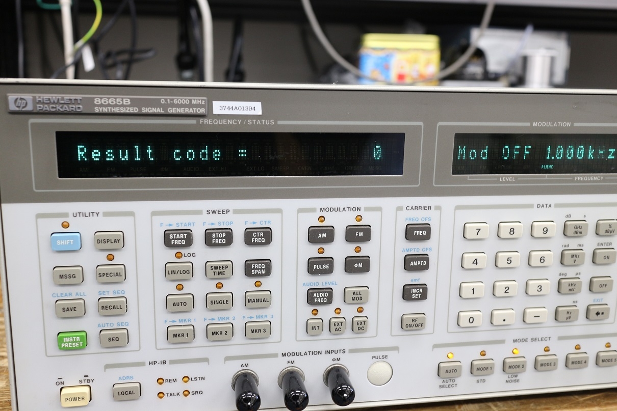 8665B /001/004100KHz -6GHz Signal Generator