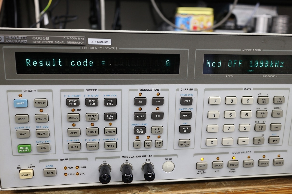 8665B /001/004100KHz -6GHz Signal Generator