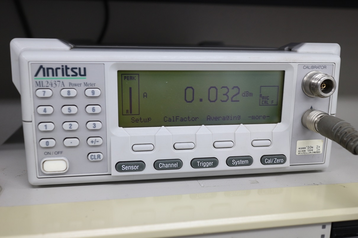 8665B /001/004100KHz -6GHz Signal Generator