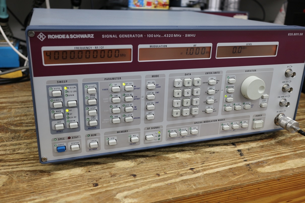 SMHU0.1-4320MHz Signal Generator