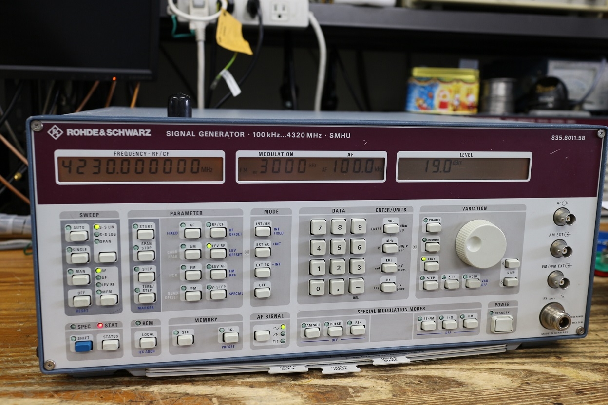 SMHU /B4100KHz-4320MHz Signal Generator