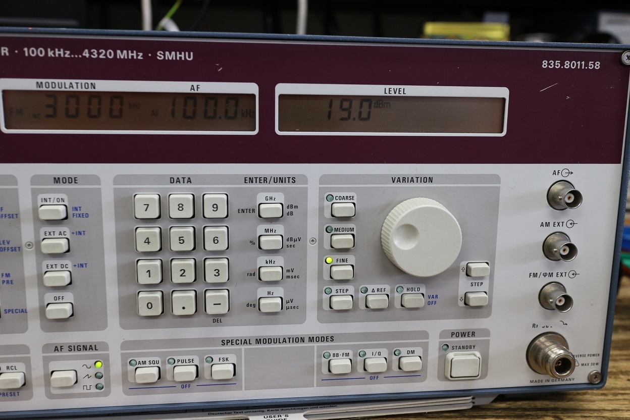 SMHU /B4100KHz-4320MHz Signal Generator