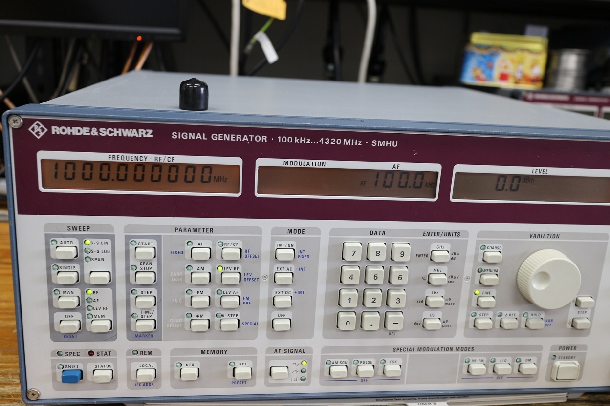 SMHU /B4100KHz-4320MHz Signal Generator