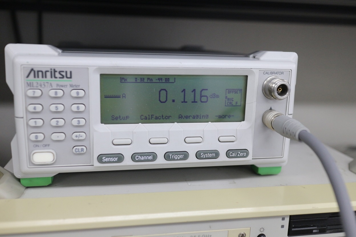 8665B 001/004/0106GHz Signal Generator