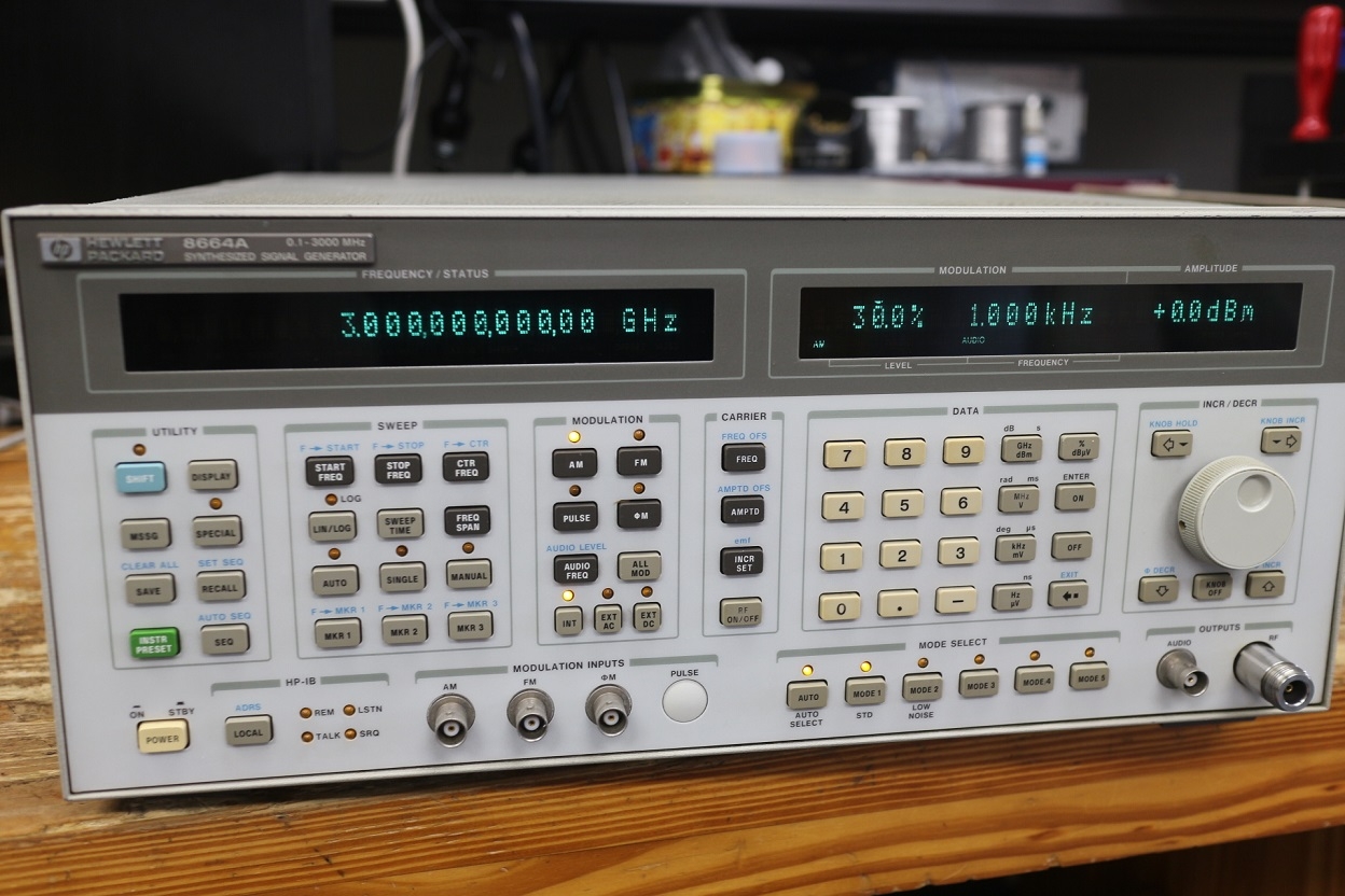 8664A0.1-3000MHz Signal Generator