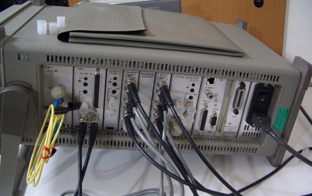 37717C/A1T,A3B,A3K,A3V,UH1,UH4,UK6,UKX,UKZ,OYK Communication Analyzer