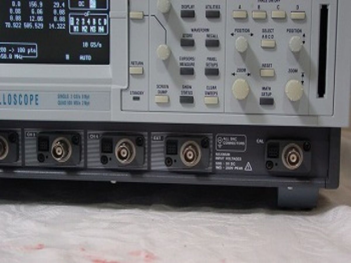 LC334AL500MHz 4ch 8MW Digital Oscilloscope