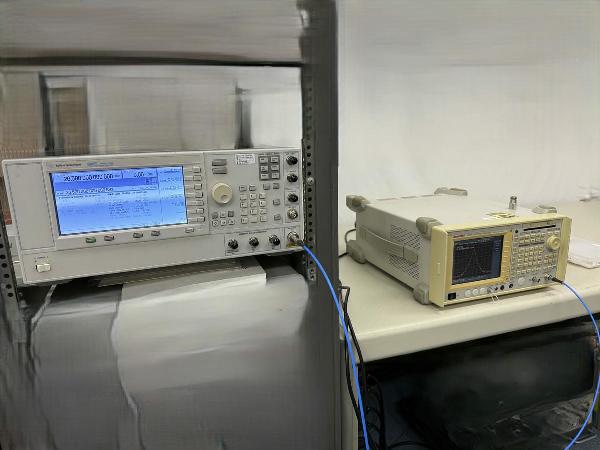 R327326.5GHz スペクトラムアナライザー