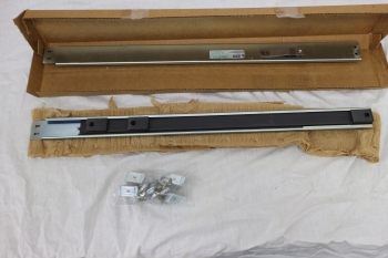 CC3002-99-0033Rack Mount rail  new