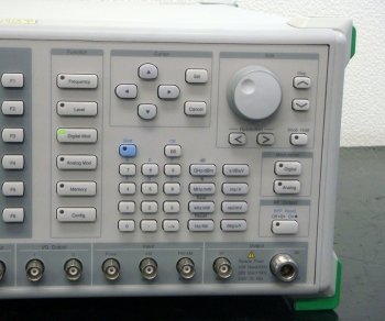 MG3681A250kHz to 3GHz Digital Modulation Signal Generator