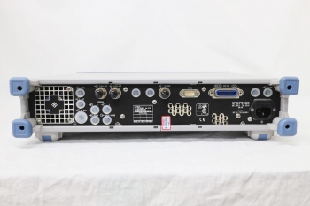 SML039kHz-3300MHz Signal Generator