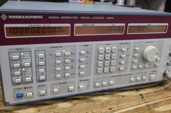 SMHU0.1-4320MHz Signal Generator