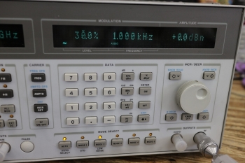 8665B 001/004/0106GHz Signal Generator