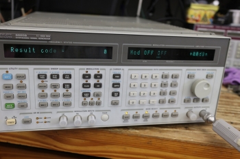 8665B 001/004/0106GHz Signal Generator